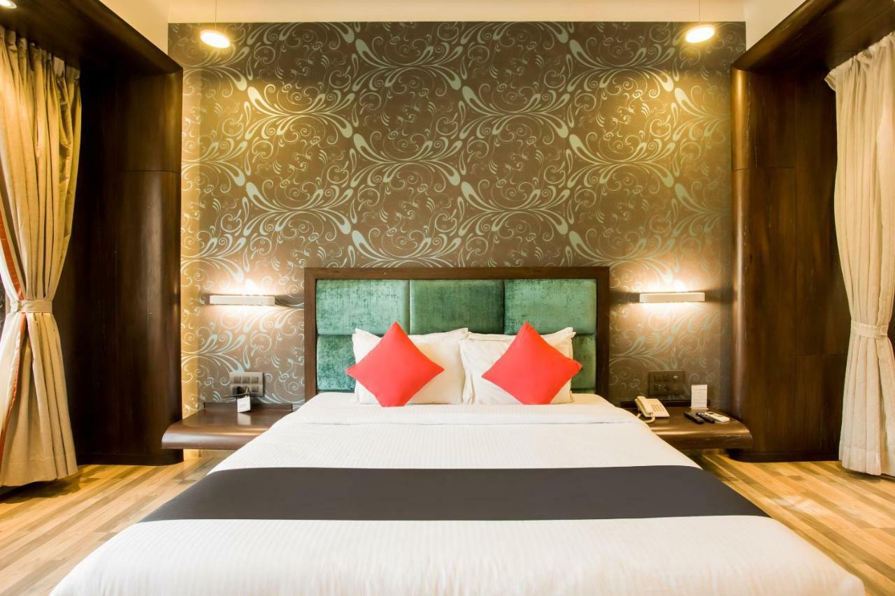 Capital O 36119 Royal Garden & Lawns Hotel