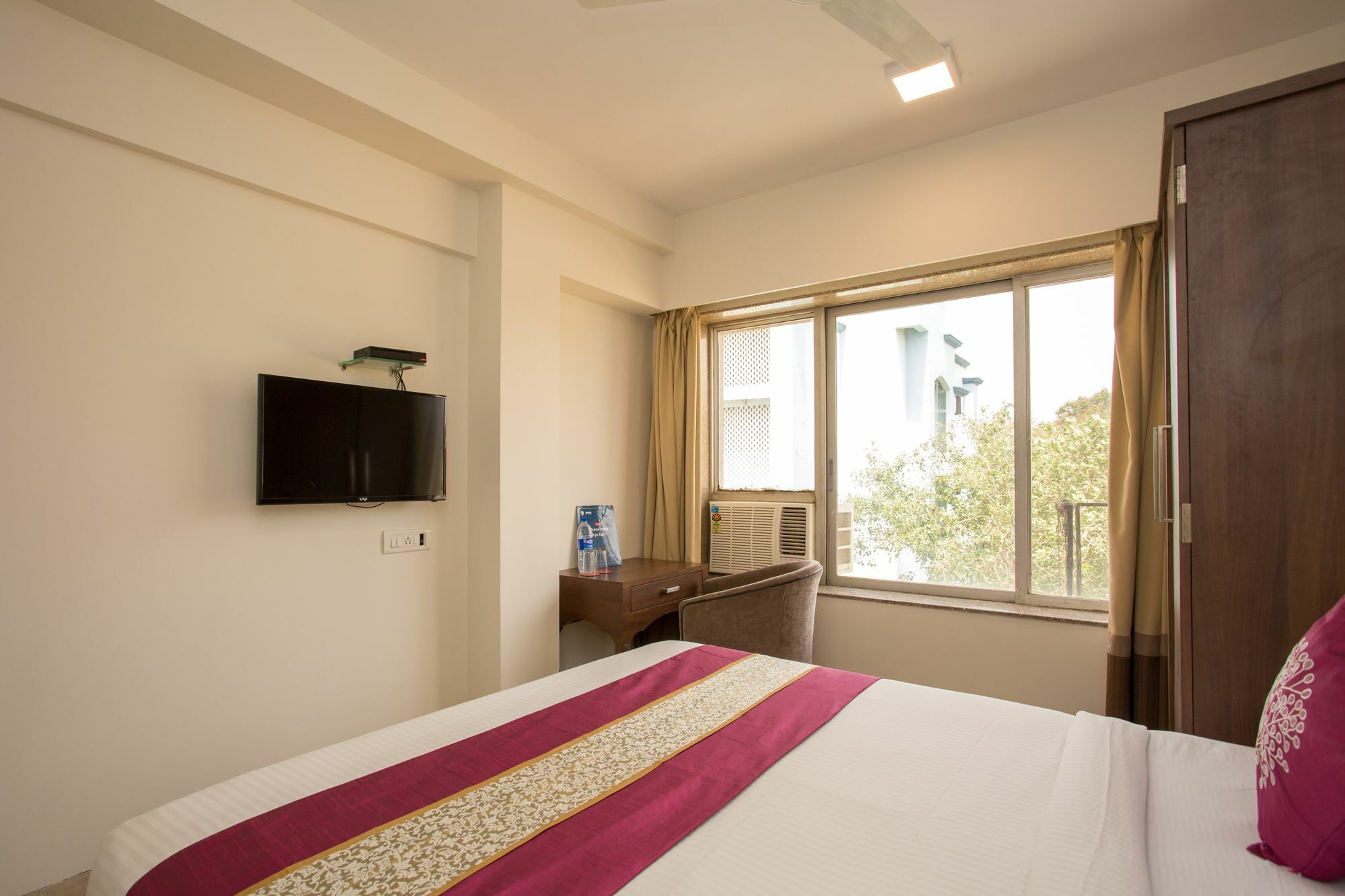 Oyo 4689 New Imperial Residency