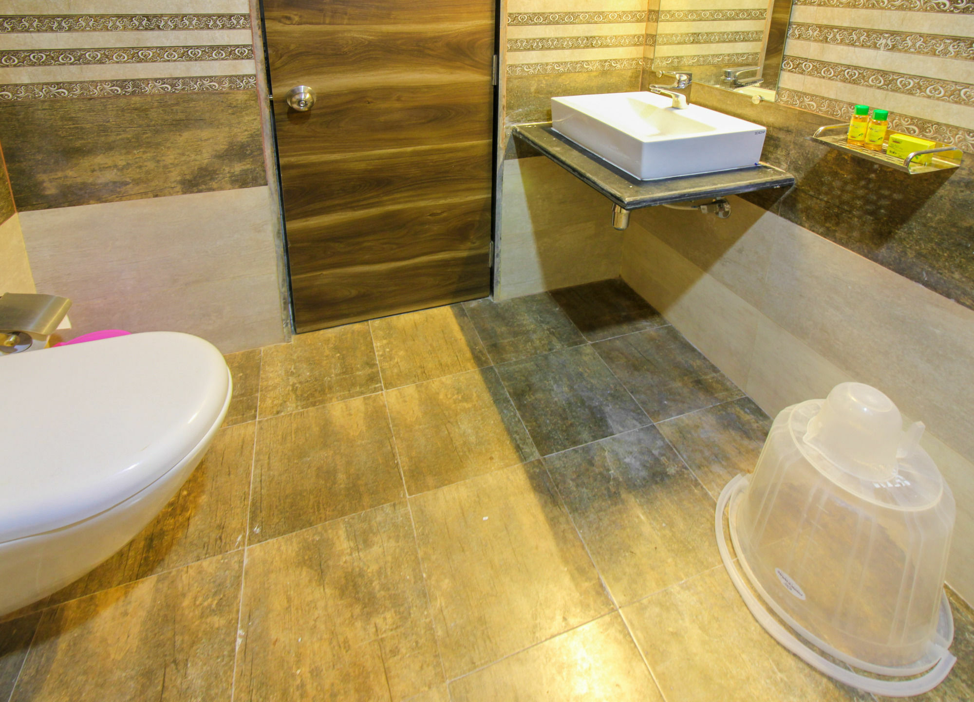 Fabhotel Atlas Plaza Andheri East 3*
