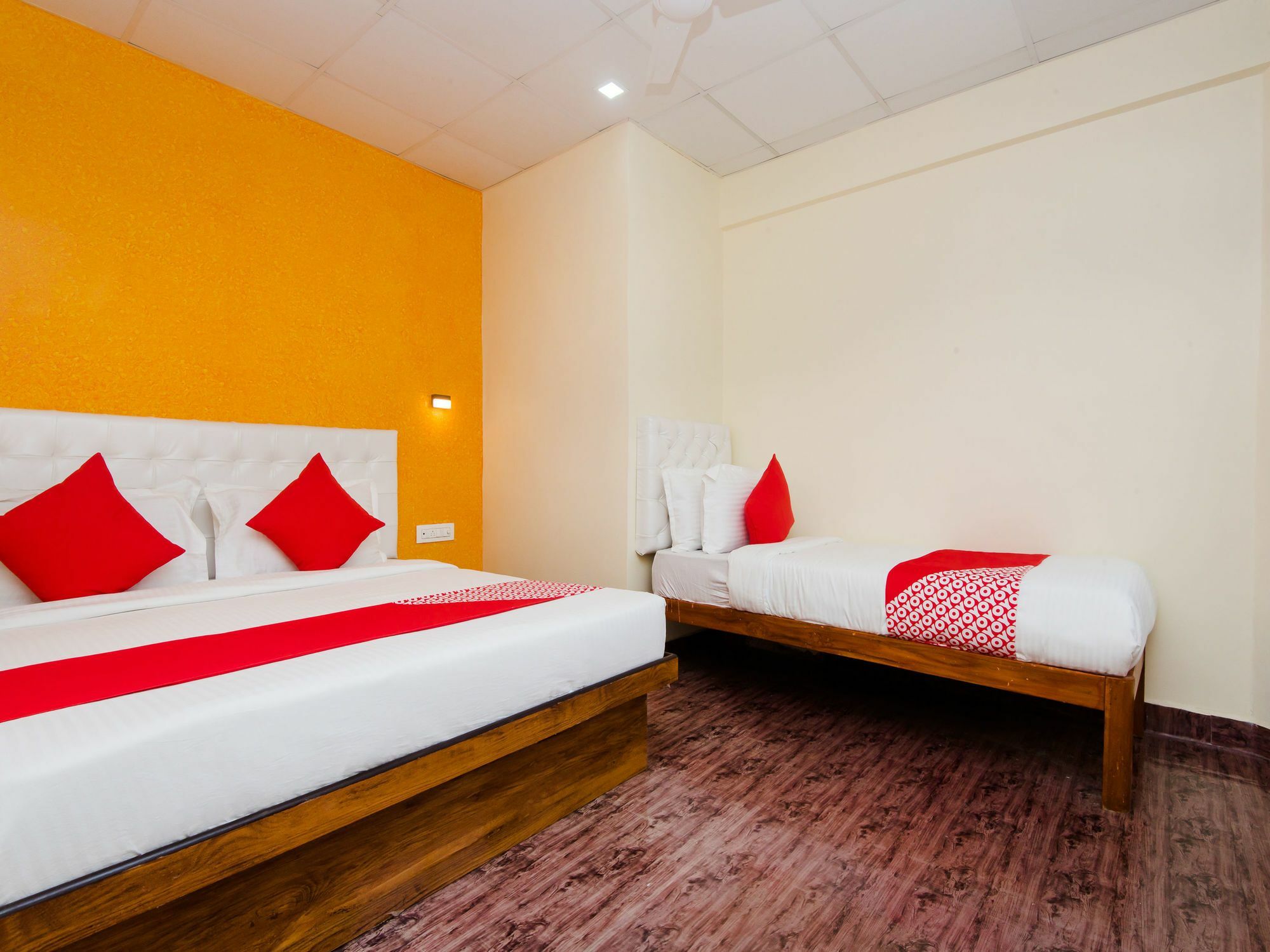 Oyo 12378 Kokila Hotel Bombaim