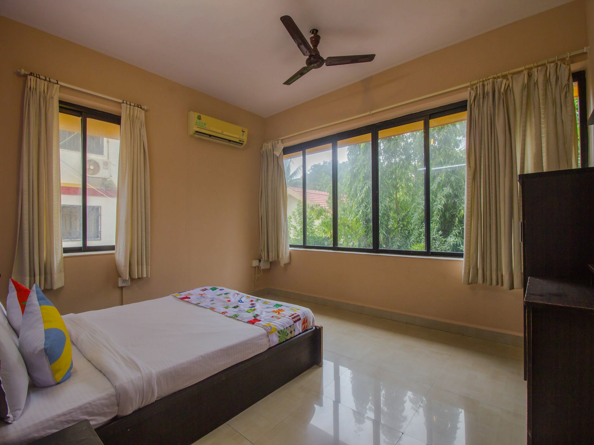 Hotel Oyo 17028 Aviva Residency Mumbai