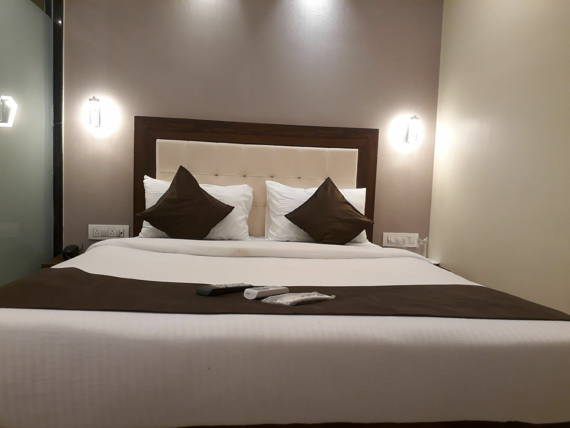 Hotel Garden Creek Residency Near Airport