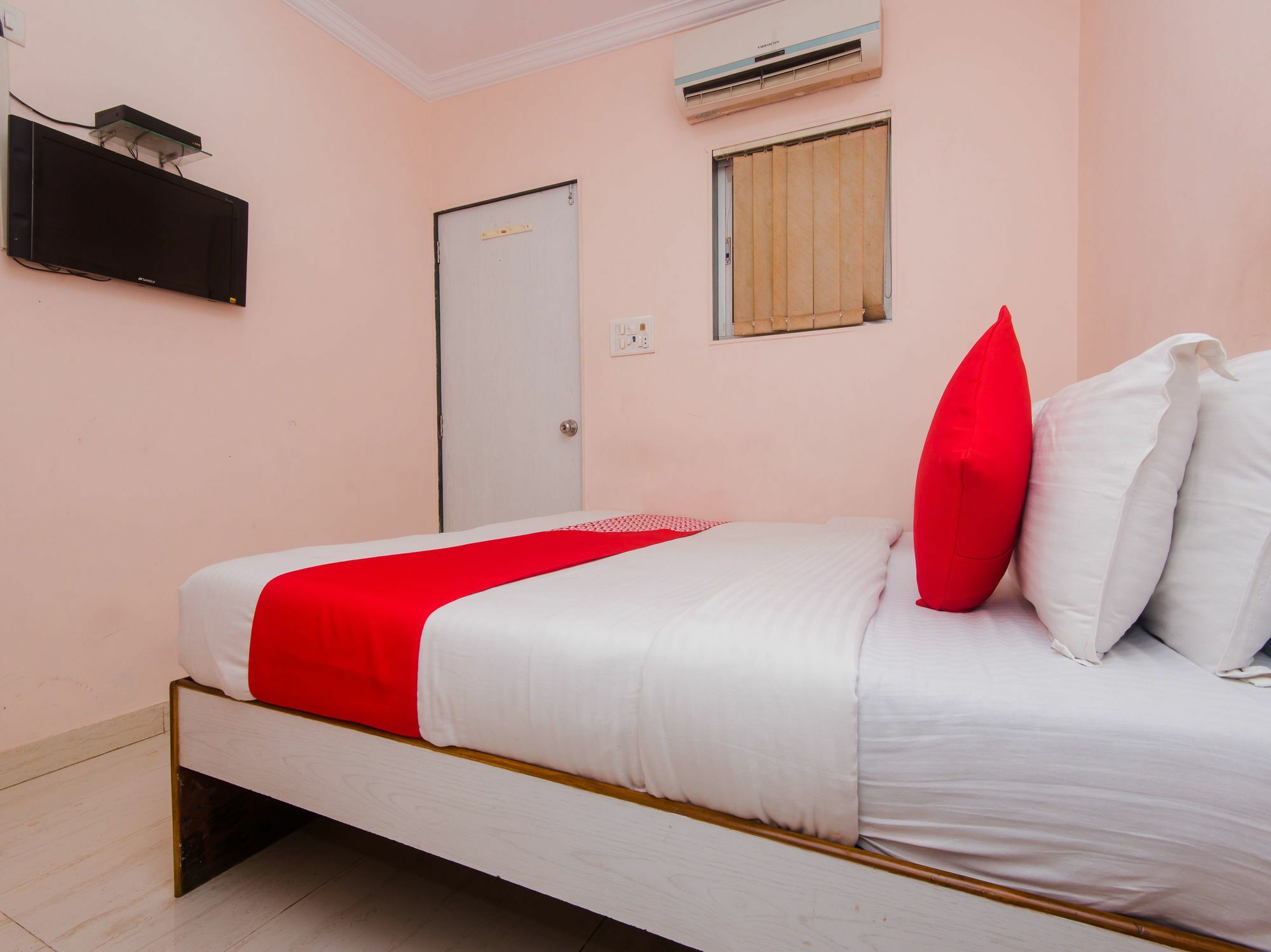 Oyo 13471 Hotel Bombaim