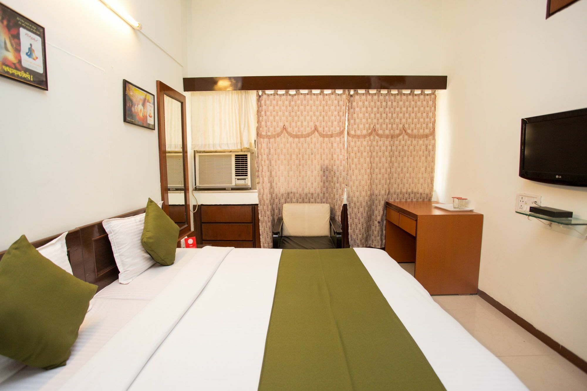 Oyo 8838 Bandra East Mumbai