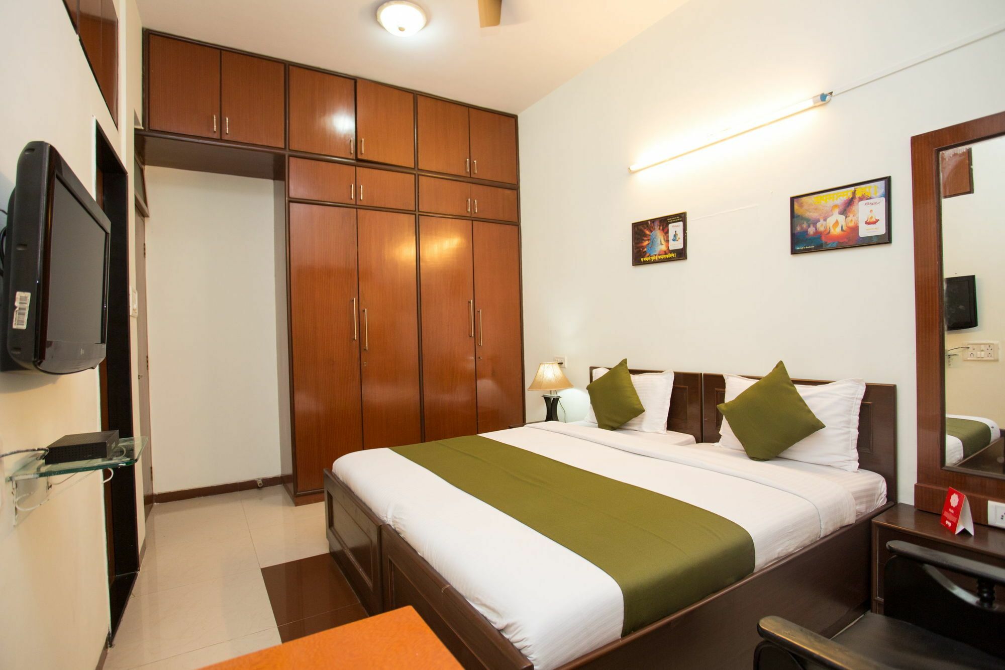 Oyo 8838 Bandra East Hotel