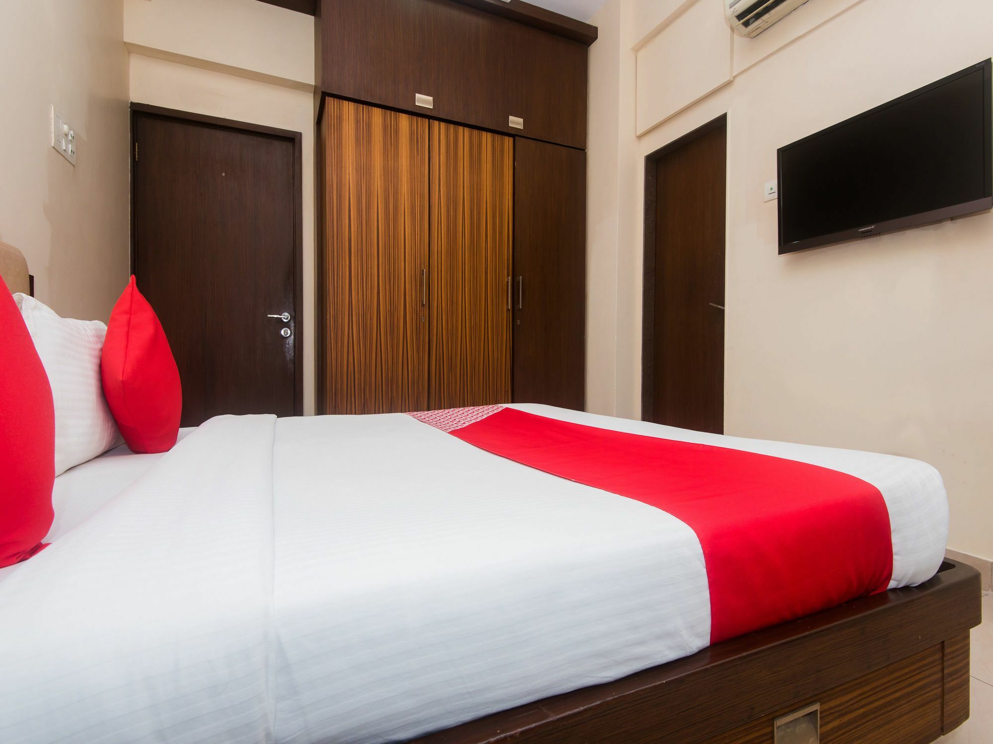 Hotel Oyo 20017 Silverkey Bandra East 3*