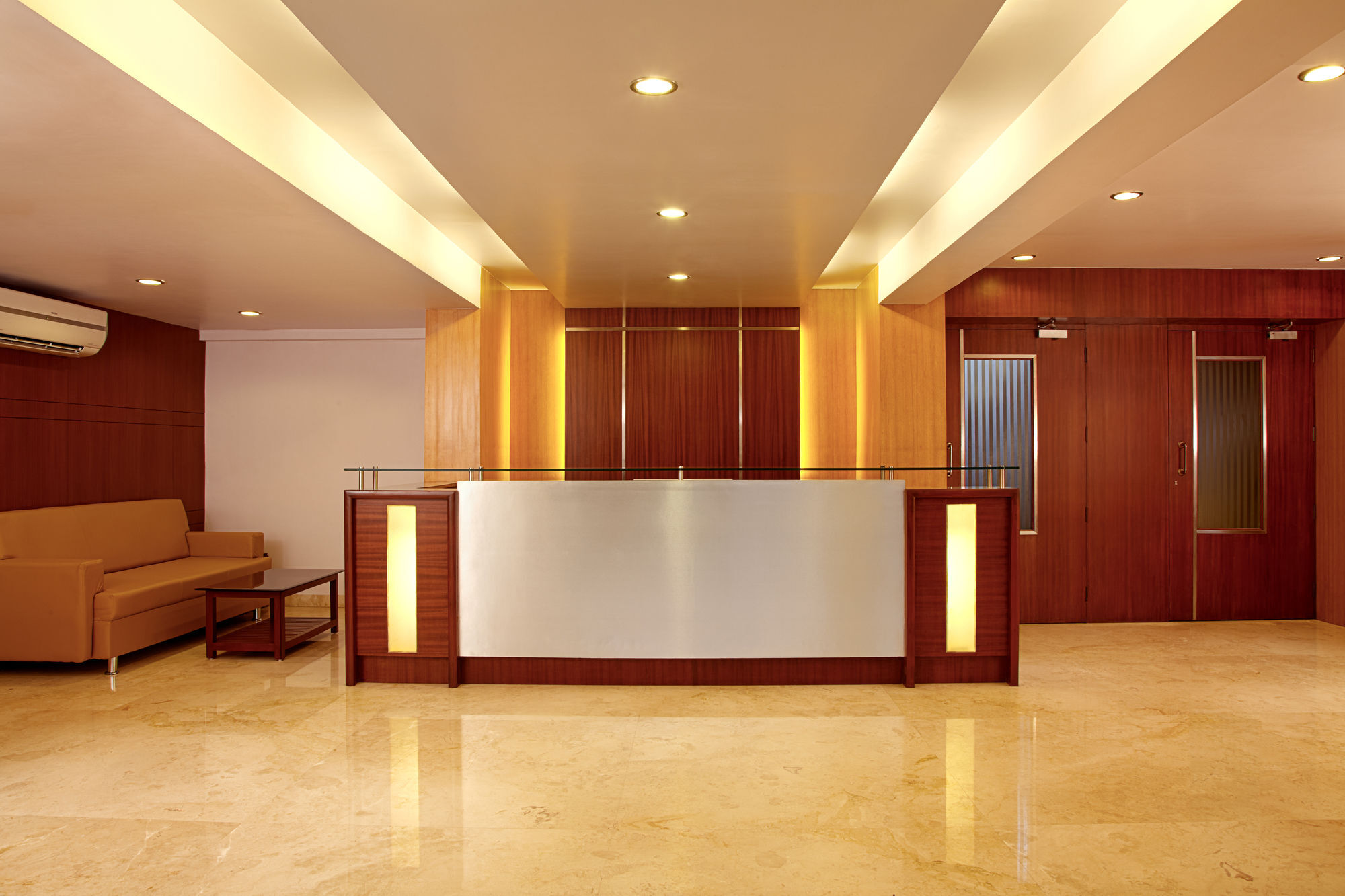 Lucky Goregaon Hotel 3*