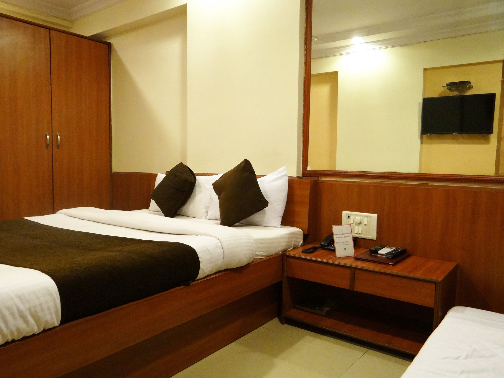 Lucky Goregaon Hotel 3*