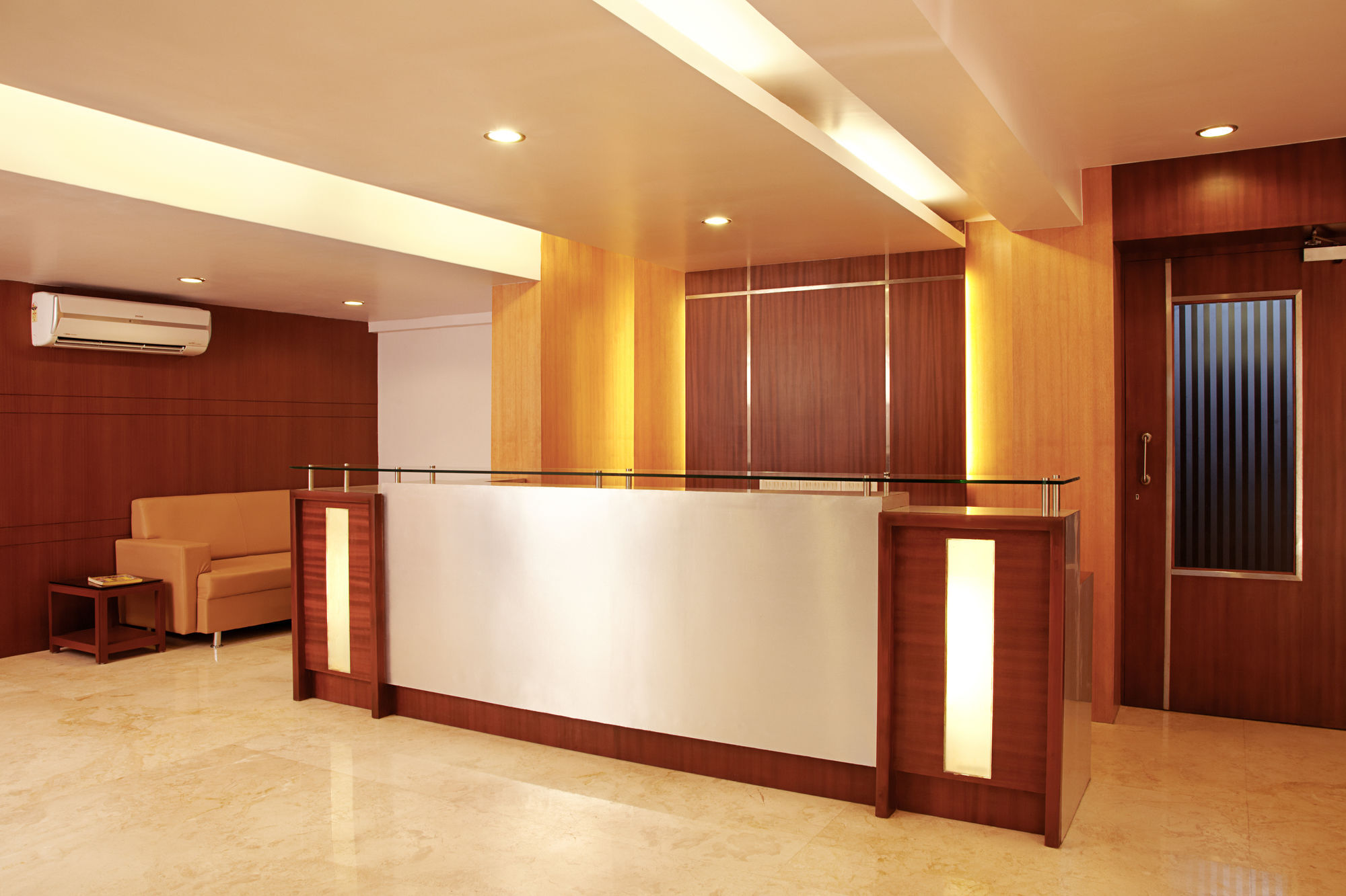 Hotel Lucky Goregaon 3*