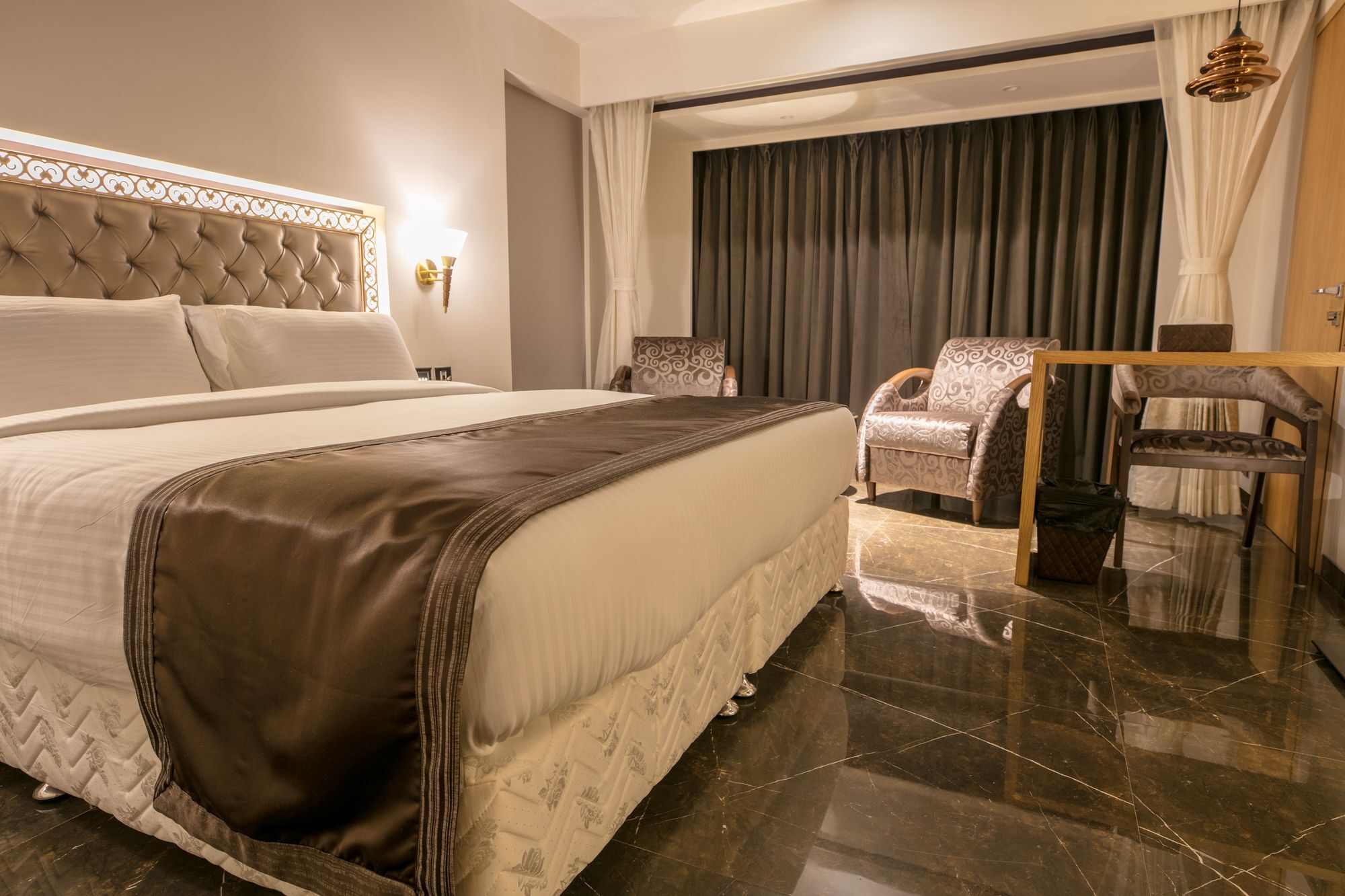 Peninsula Redpine Mumbai