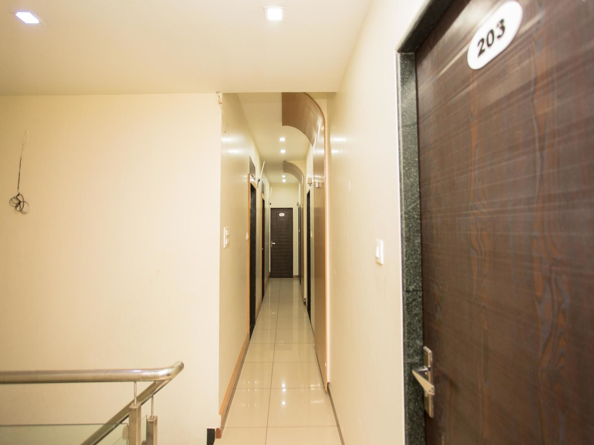 Hotel Oyo 565 Sakinaka 90 Ft Road