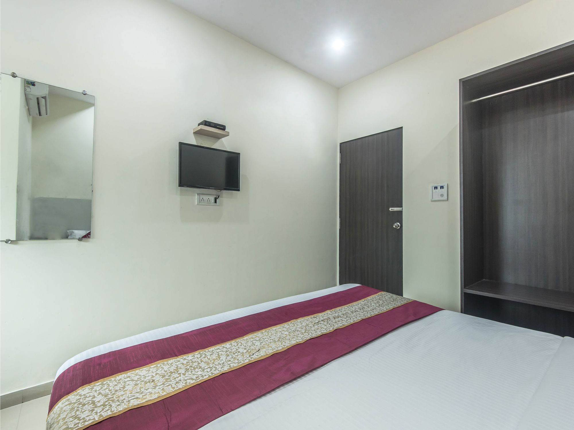 Oyo 845 Kailash Park 2*