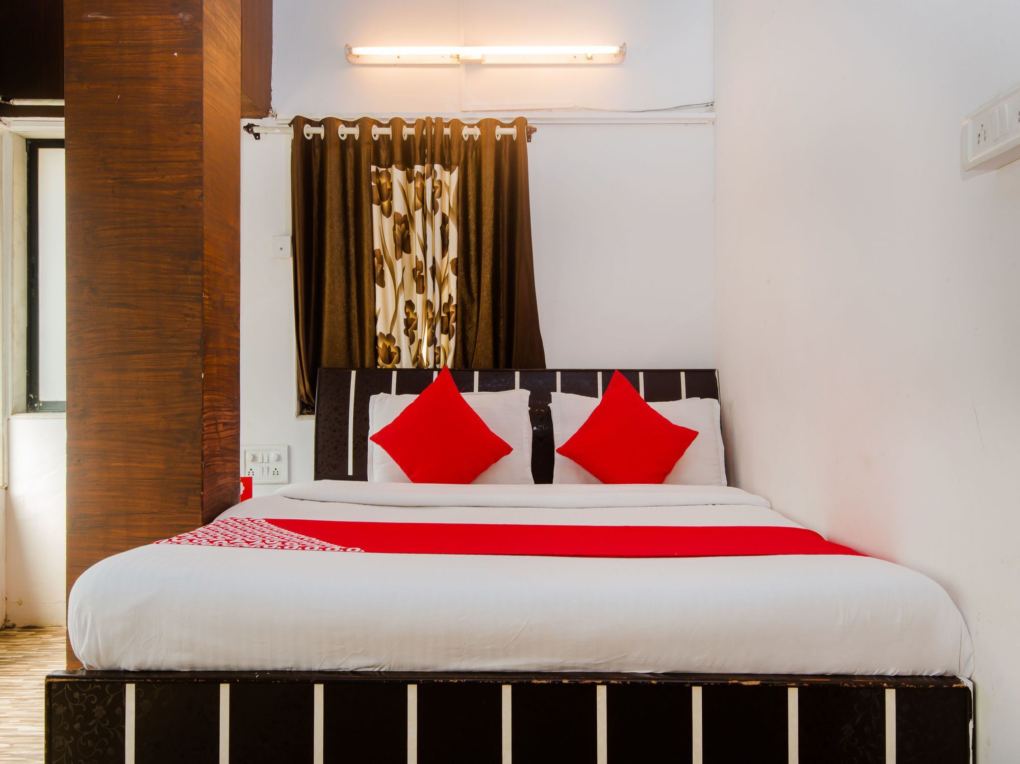 Oyo 11879 Ashu Bini Hospitality Pvt Ltd- Kalptaru 2* Mumbai