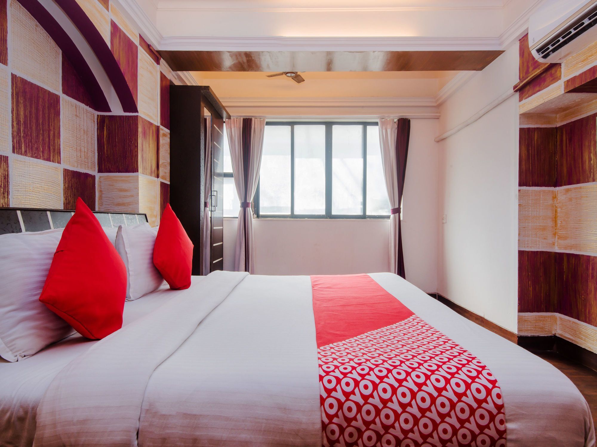 Oyo 11879 Ashu Bini Hospitality Pvt Ltd- Kalptaru Hotel Mumbai