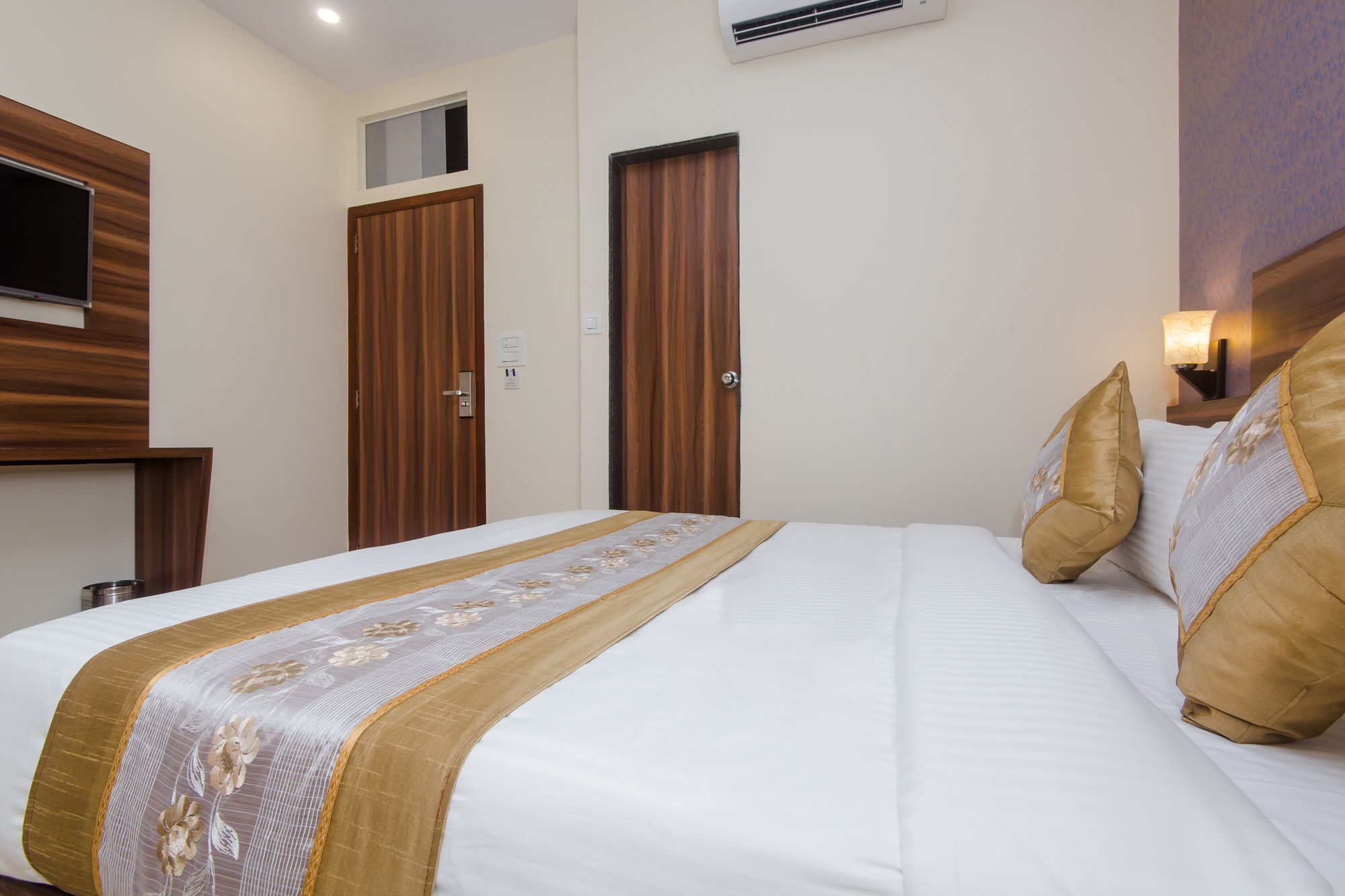 Hotel Oyo 13614 Axis International Mumbai