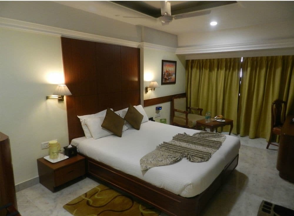 Hotel Emerald Htl And Executive 3*