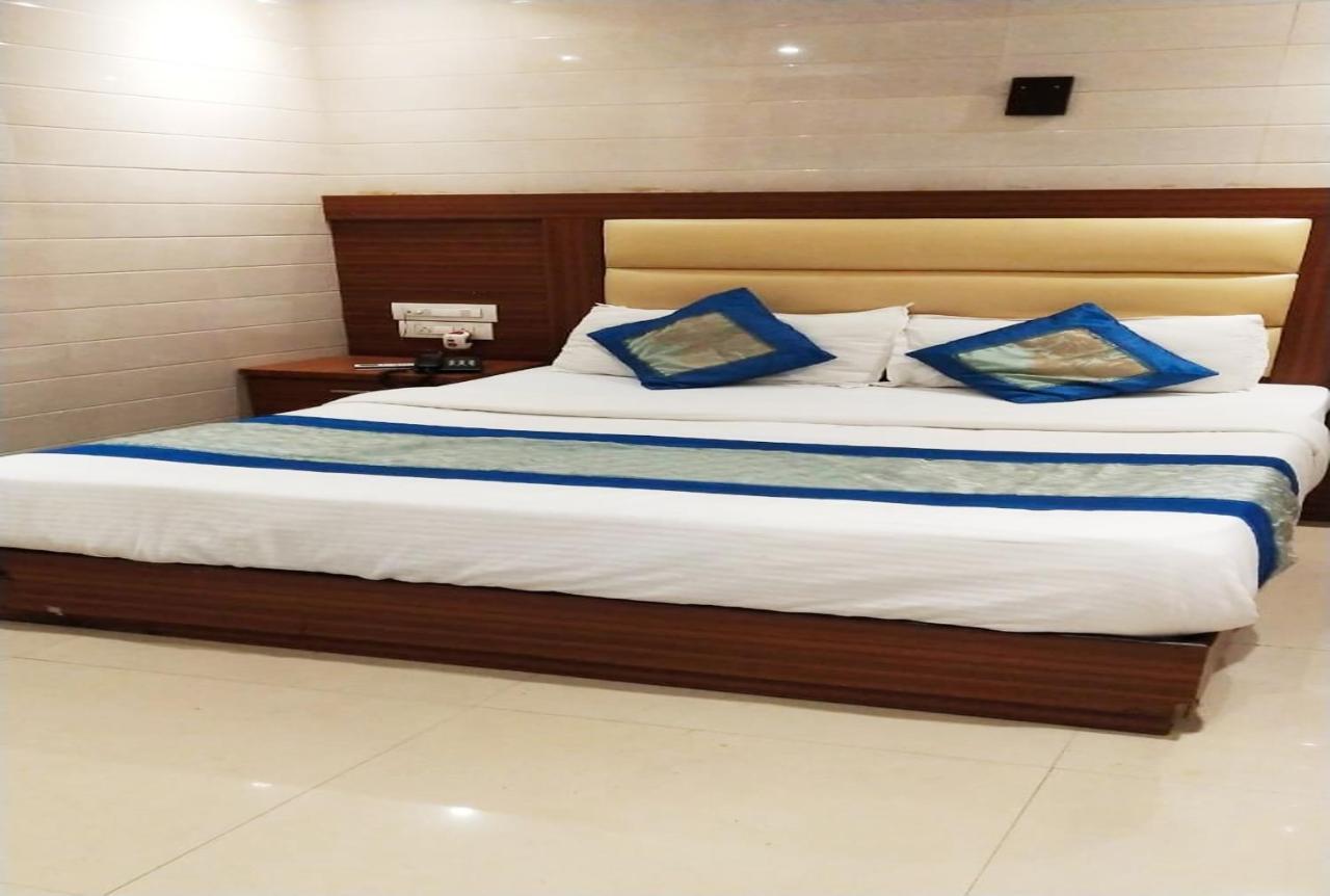 Hotel Sai - Near Dadar Station 3*