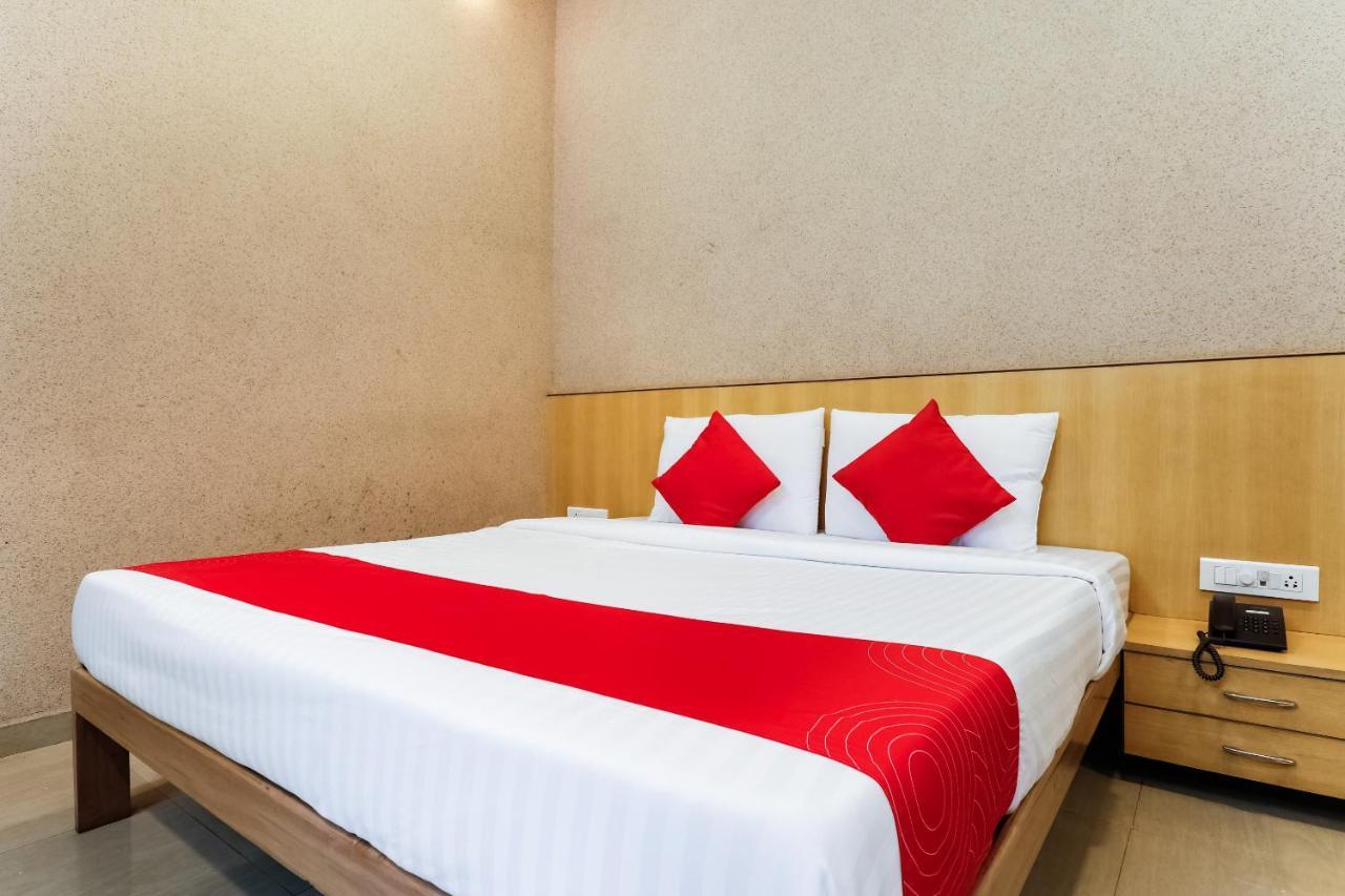 Oyo Flagship 62835 Oriental And Banquet Madh Church 3*