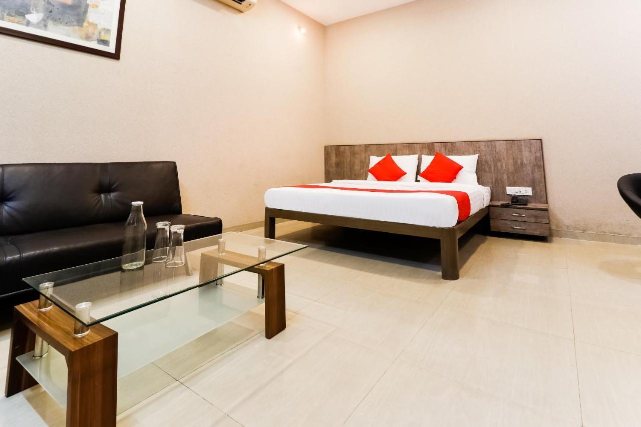 Hotel Oyo Flagship 62835 Oriental And Banquet Madh Church