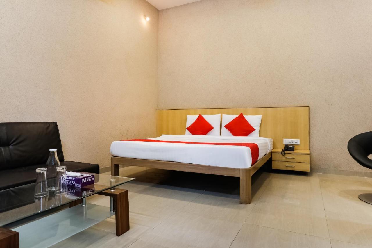 Oyo Flagship 62835 Oriental And Banquet Madh Church 3*