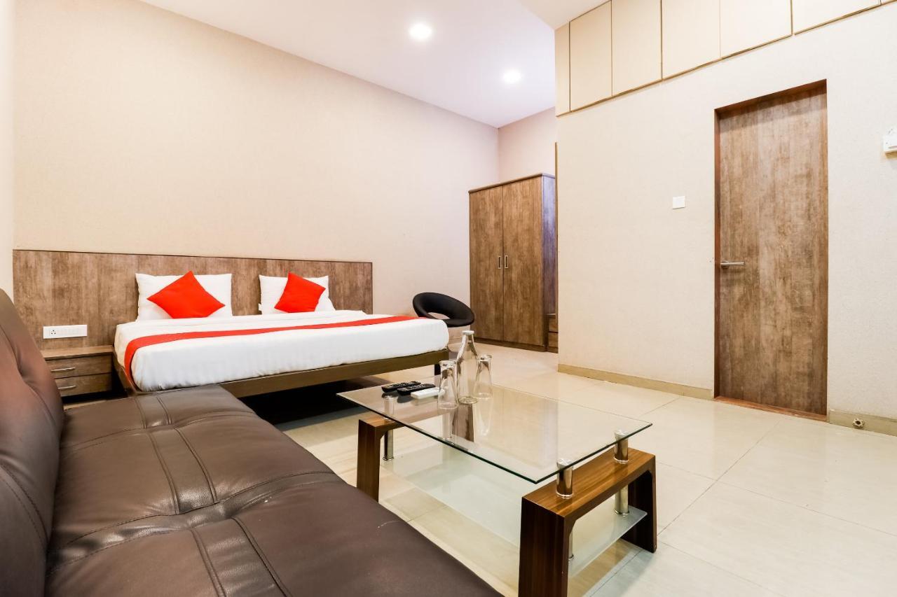 Hotel Oyo Flagship 62835 Oriental And Banquet Madh Church 3*