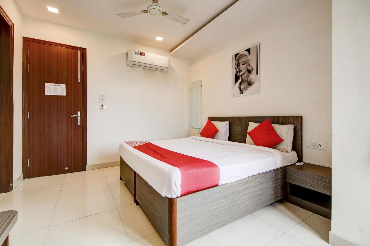 Hotel Jayshree Domestic Airport 3*