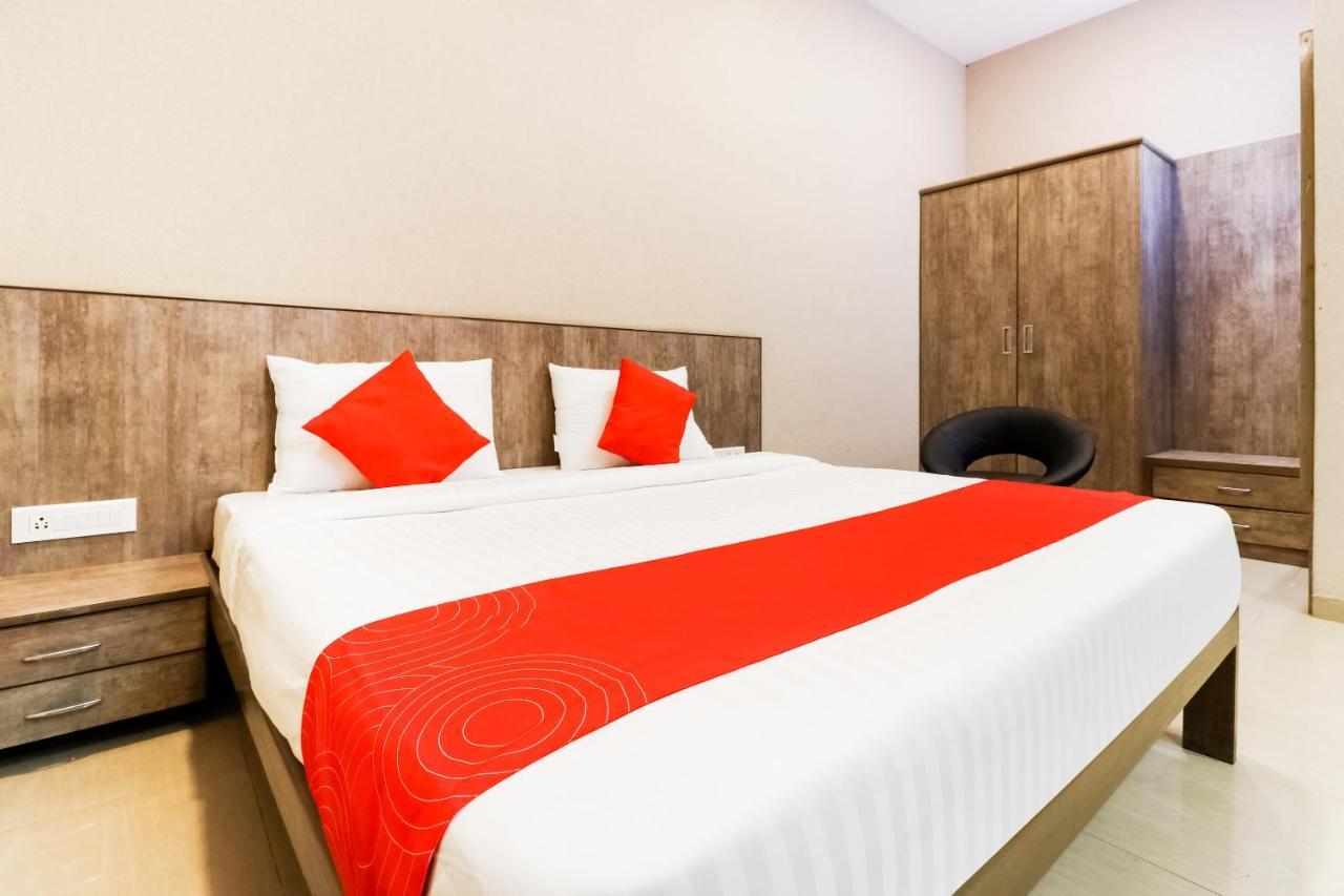 Hotel Oyo Flagship 62835 Oriental And Banquet Madh Church 3*
