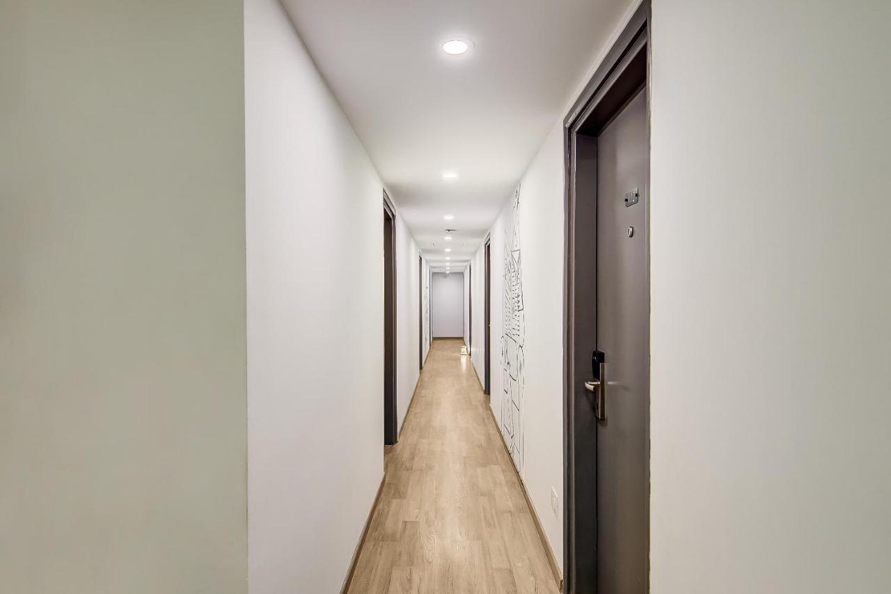 Hotel Vaccinated Staff- Oyo Townhouse 105 Khar West Station 3*