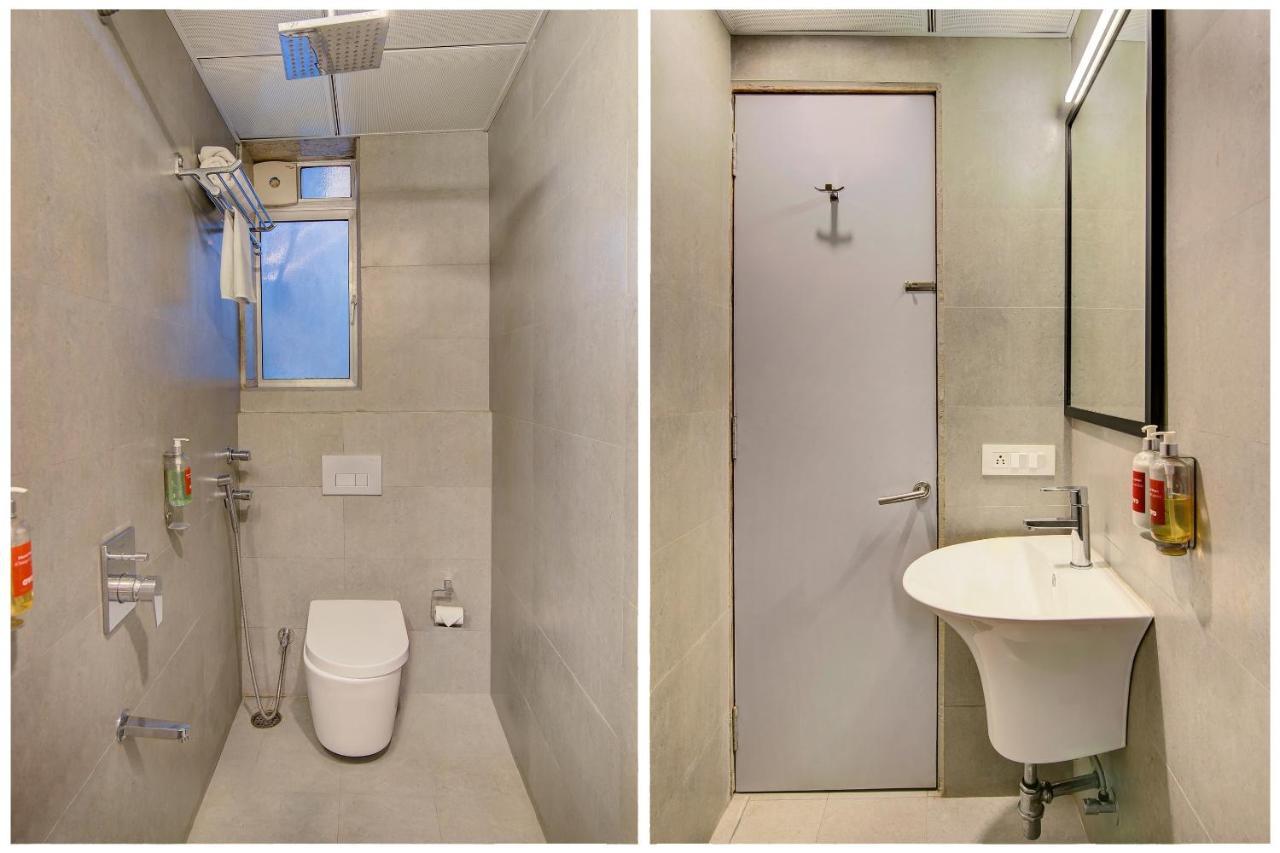 Vaccinated Staff- Oyo Townhouse 105 Khar West Station Hotel