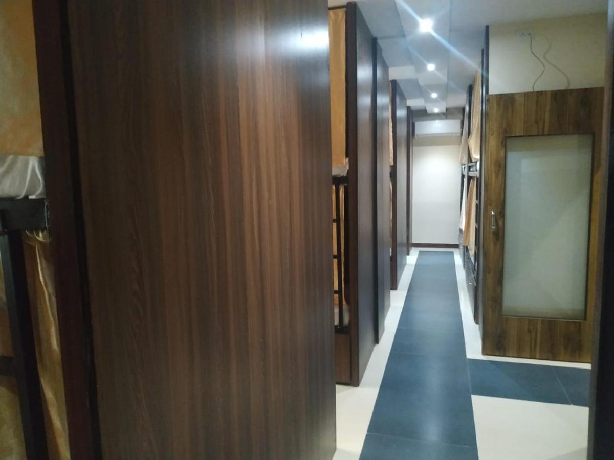 Almas 24 Aircondition Hostel Mumbai