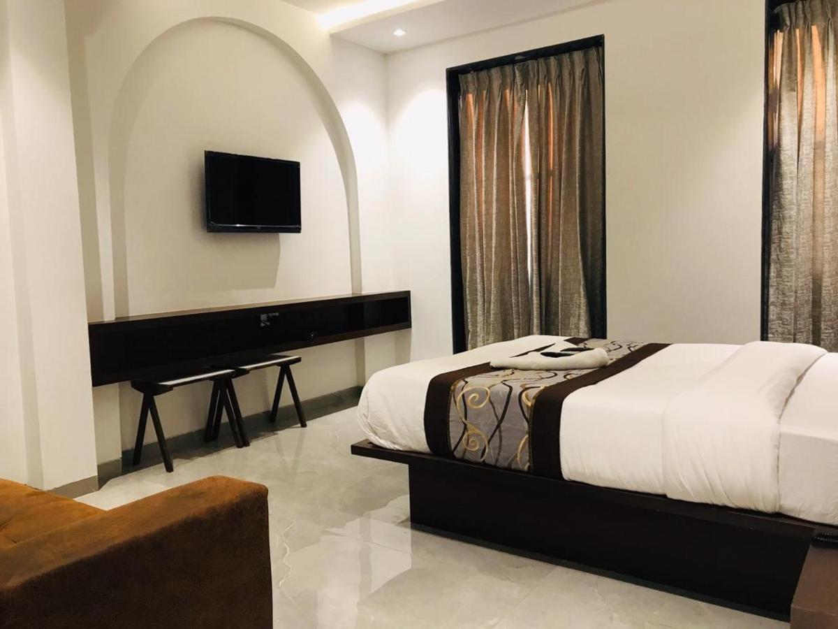 Hotel Flora - 3*