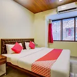 OYO 41894 Vaishnavi Residency