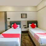 Oyo Flagship 75787 Meadow Mumbai