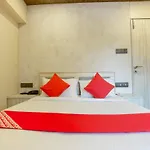 Oyo Flagship 75787 Meadow Hotel 3*