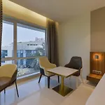 Airlink Hotel 3*