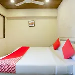 Oyo Flagship 75787 Meadow Hotel 3*