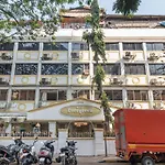 Oyo 71397 Hotel Guru