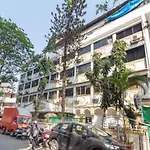 Oyo 71397 Hotel Guru