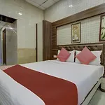 Oyo 74879 Hotel Imperial Palace