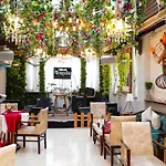 Bloom Boutique L Bandra