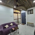 Emly Comfortable Cozy 1bhk Apartment