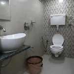 Hostel Neon Nest Suits Asalpha Metro *