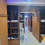 Hostel Neon Nest Suits Asalpha Metro *