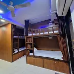 Neon Nest Suits Asalpha Metro Hostel *