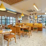 Bloom Hub L Weh Andheri Hotel 4*