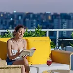 Bloom Hub L Weh Andheri