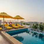 Bloom Hub L Weh Andheri Hotel