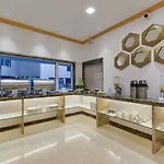 Airlink Hotel 3*