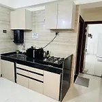 2 Bhk Lake & Hiranandani View H Floor