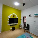 Seaface Bldg 1Bhk 0R 2 Bhk 0R Pvt Room Luxe Service Flat, Mumbai